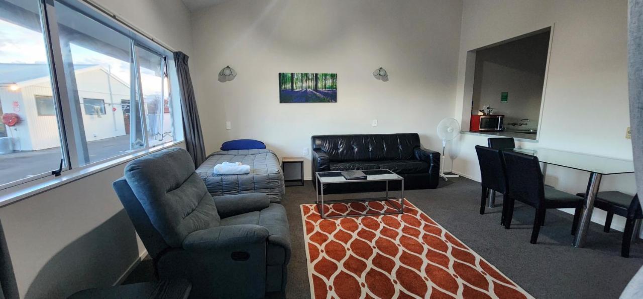 מסטרטון Acorn Estate Motel מראה חיצוני תמונה