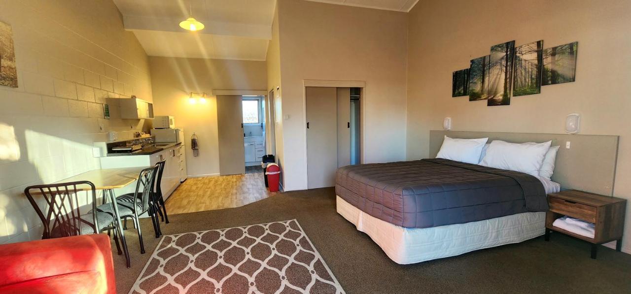 מסטרטון Acorn Estate Motel מראה חיצוני תמונה