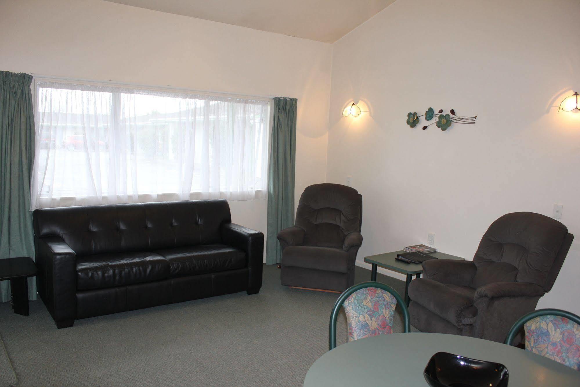 מסטרטון Acorn Estate Motel מראה חיצוני תמונה