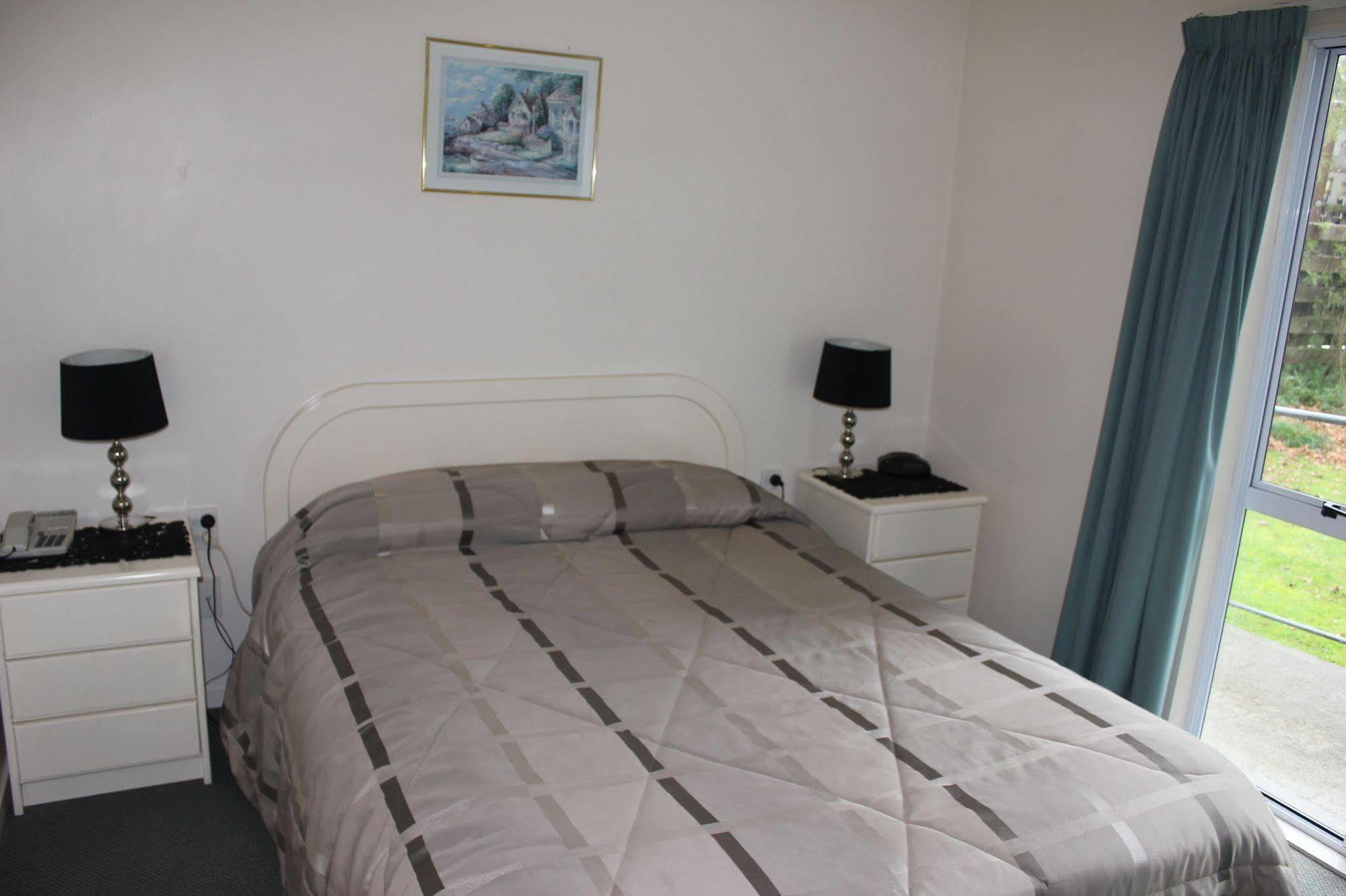 מסטרטון Acorn Estate Motel מראה חיצוני תמונה