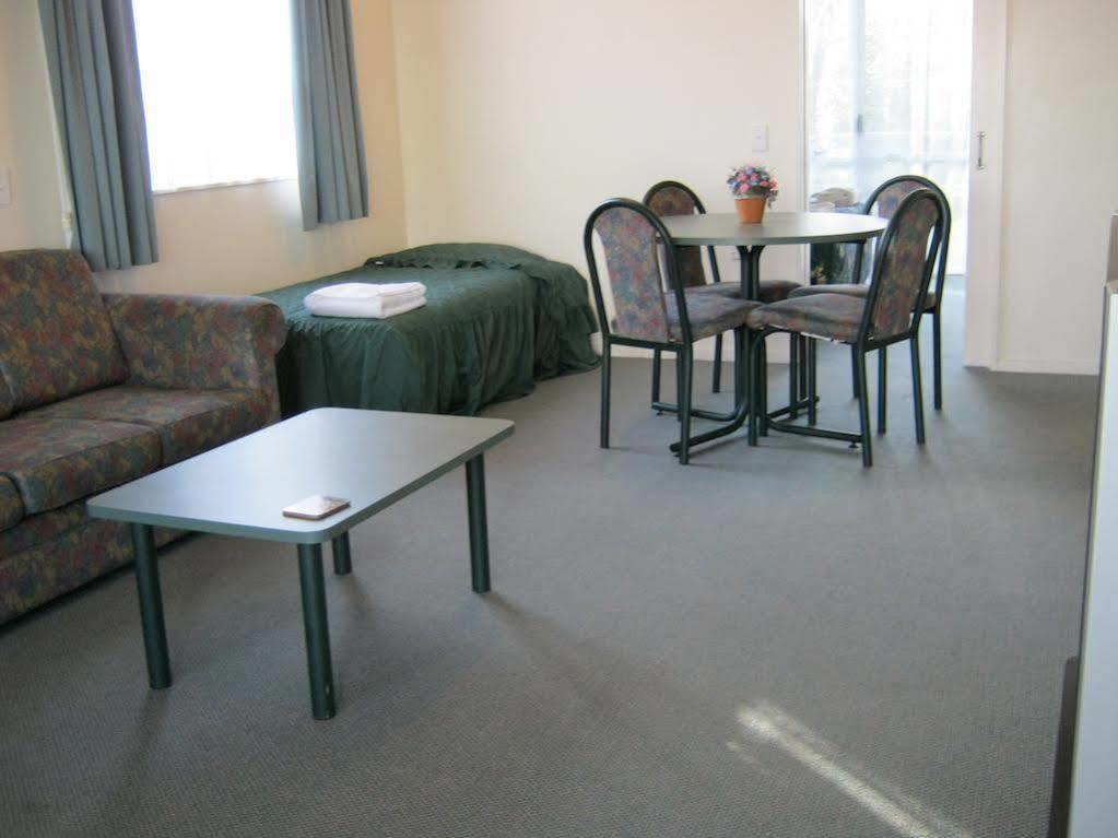 מסטרטון Acorn Estate Motel מראה חיצוני תמונה