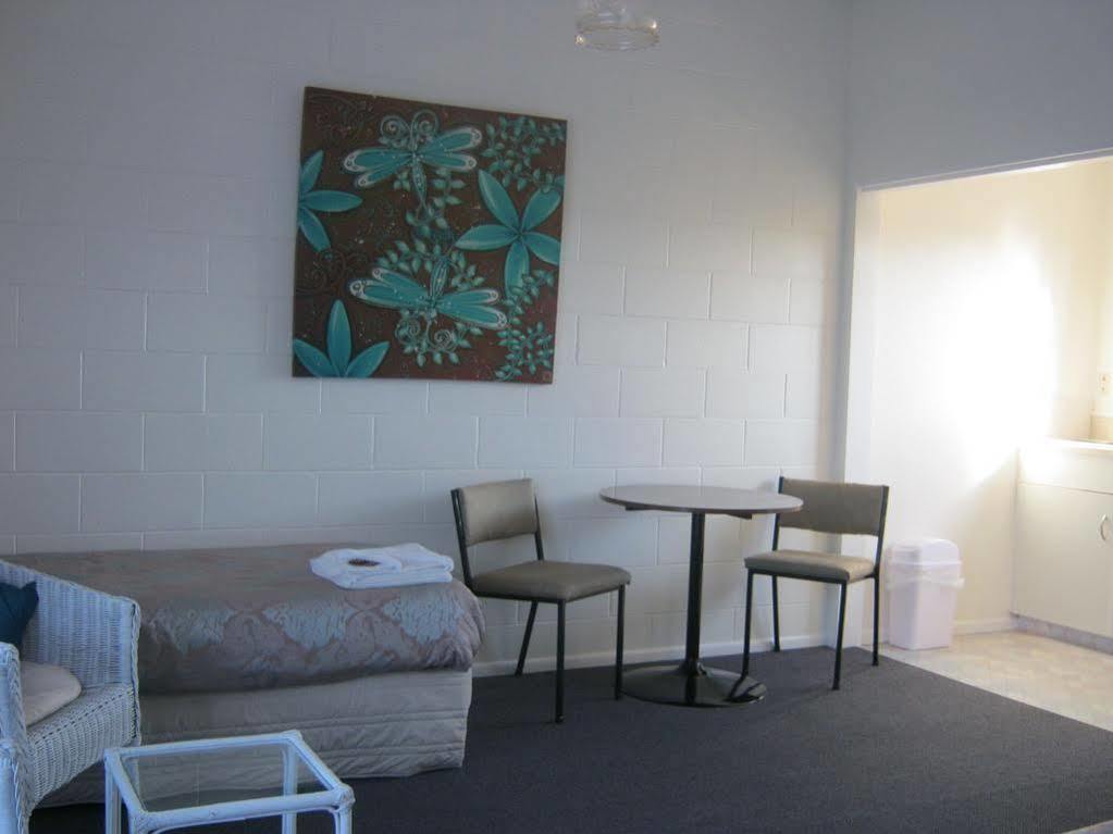 מסטרטון Acorn Estate Motel מראה חיצוני תמונה