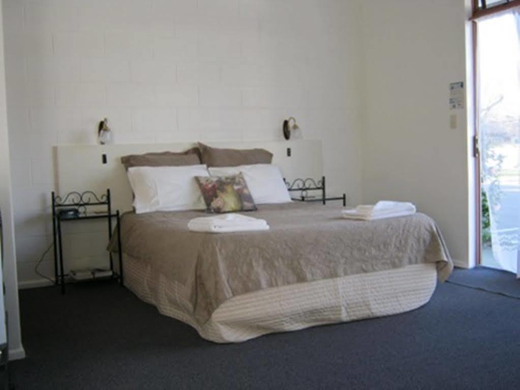 מסטרטון Acorn Estate Motel מראה חיצוני תמונה