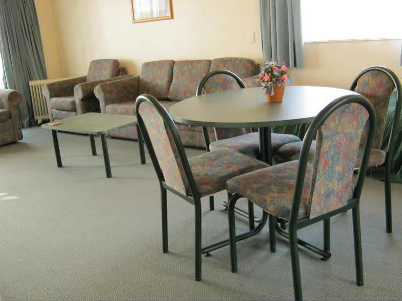מסטרטון Acorn Estate Motel מראה חיצוני תמונה