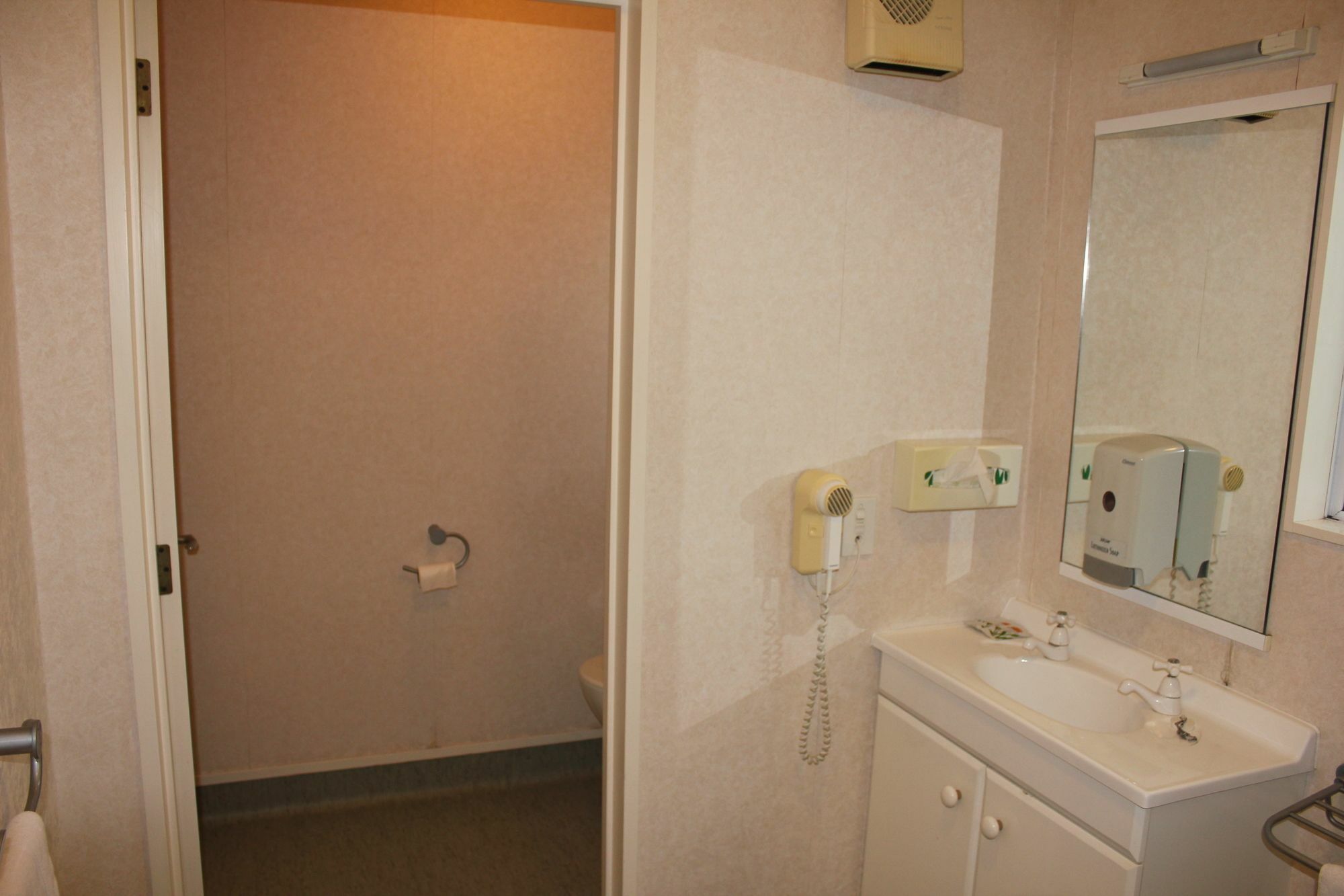 מסטרטון Acorn Estate Motel מראה חיצוני תמונה